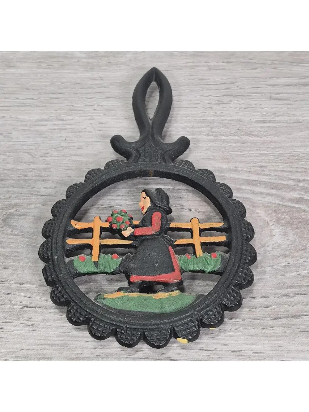 Dalecraft‎ Dutch Amish Folk Art Woman Flowers Cast Iron Trivet Wall Decor